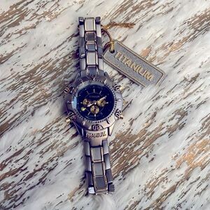 Gorgeous Universal Titanium Chronometer Men's Watch. Needs Battery. Sold As Is.